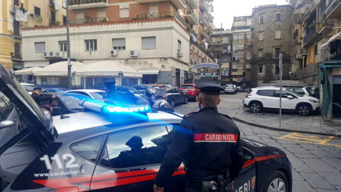 Napoli, controlli dei carabinieri a Porta Capuana: 79 persone identificate Napoli, controlli dei carabinieri a Porta Capuana: 79 persone identificate