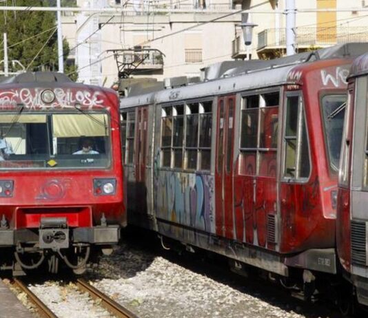 Aggressione alla Circum di Leopardi: anziana spinta sui binari, arrestato dopo due episodi tra Napoli e Pompei