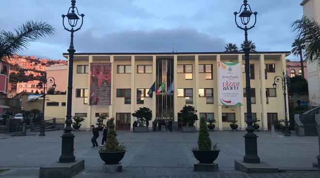 Vico Equense apre le infrastrutture sotterranee alla fibra ottica: “Passo decisivo verso una città più connessa” Vico Equense apre le infrastrutture sotterranee alla fibra ottica: “Passo decisivo verso una città più connessa”