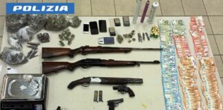 Frattamaggiore: 18enne arrestata dalla Polizia per droga e porto abusivo di armi