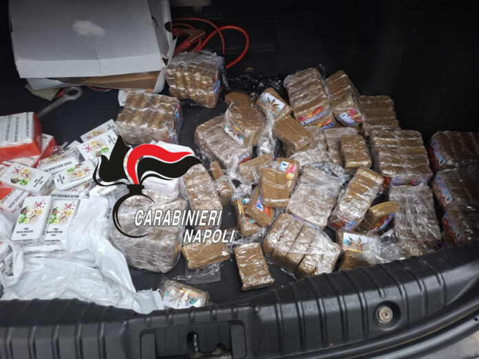Poggiomarino, 27 chili di hashish nel portabagagli: arrestato 42enne