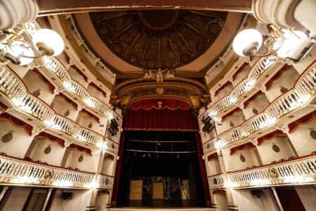 Napoli, lo Stato pronto ad acquistare il Teatro Sannazaro: al via l’iter dopo l’incendio