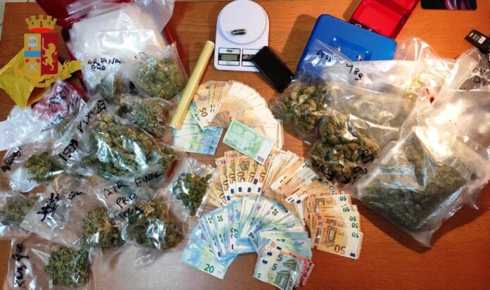 Barano d’Ischia: droga in casa, 43enne arrestato dalla Polizia Barano d’Ischia: droga in casa, 43enne arrestato dalla Polizia