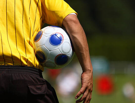 Arbitro aggredito durante una partita: nuovo episodio di violenza nel calcio dilettantistico