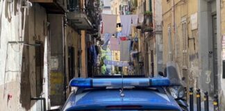 Napoli, Porta Capuana: sorpresa a cedere droga, arrestata 23enne