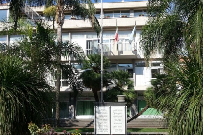 Piano di Sorrento promuove una Comunità Energetica Rinnovabile e Solidale Piano di Sorrento promuove una Comunità Energetica Rinnovabile e Solidale