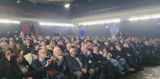Portici, assemblea pubblica del campo progressista: teatro gremito e appello all’unità