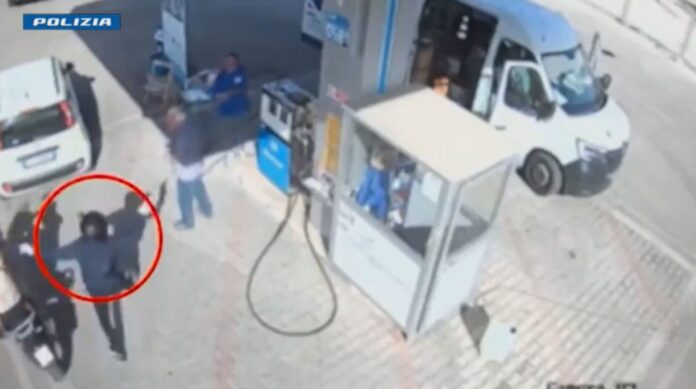 rapine distributori negozi nel napoletano