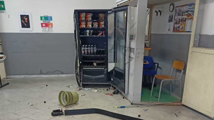San Giorgio a Cremano, furto all’ITI Medi: danni per oltre 400mila euro San Giorgio a Cremano, furto all’ITI Medi: danni per oltre 400mila euro